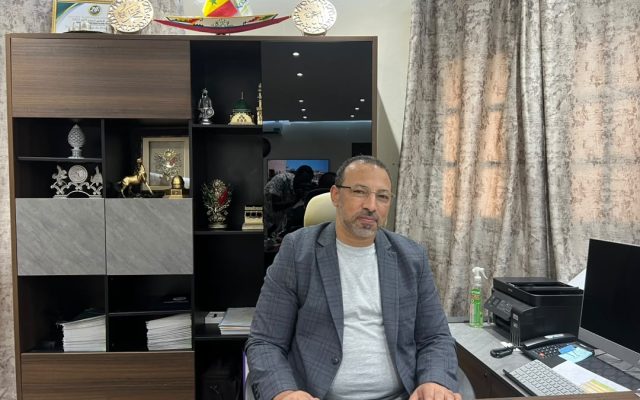 ضيف دكارنيوز: الدكتور إبراهيم رشدي يقول :«من أكثر القصص التي أثرت فيّ قصة طالبة سنغالية يتيمة تكفلت بها مؤسسة العطاء، بتمويل من قطر الخيرية، طوال سنوات دراستها، منذ المرحلة الابتدائية وحتى المرحلة الجامعية، وقد تخرجت حديثا كطبيبة وها هي ترد الجميل للمؤسسة»